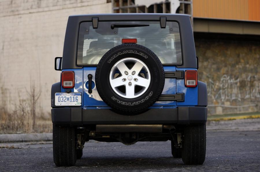  Jeep Wrangler Sport 2012 года  (фото 4 из 60)